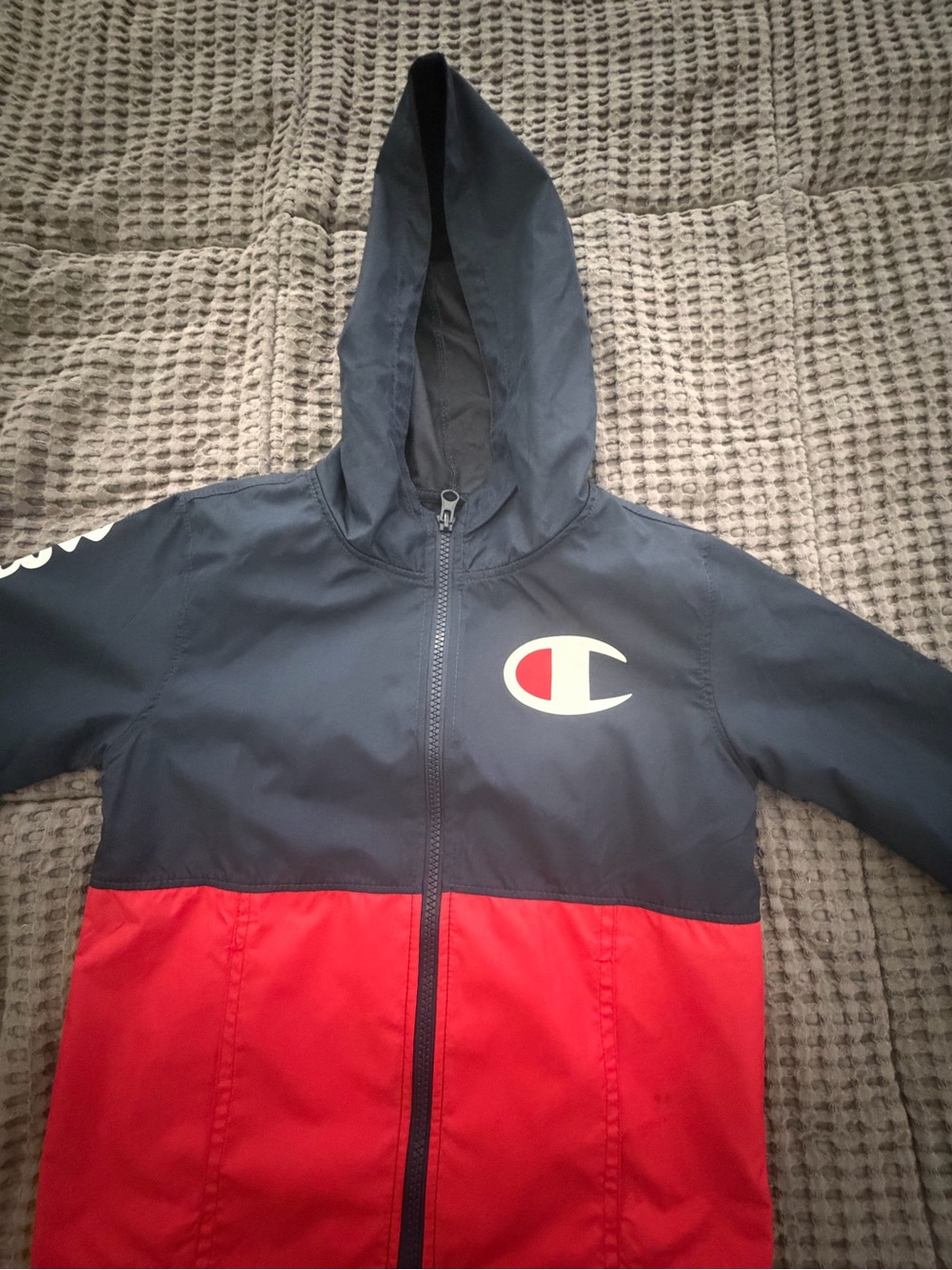 Champion Kids Hooded Windbreaker Jacket in Navy and Red Size 5 - Picture 2 of 7